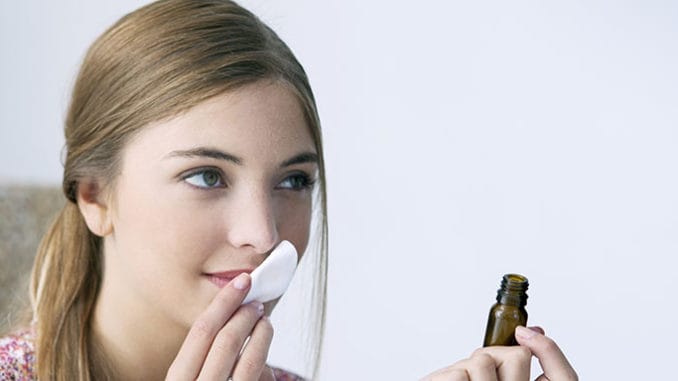 Čichová aromaterapie pomáhá vrátit čich zpět.